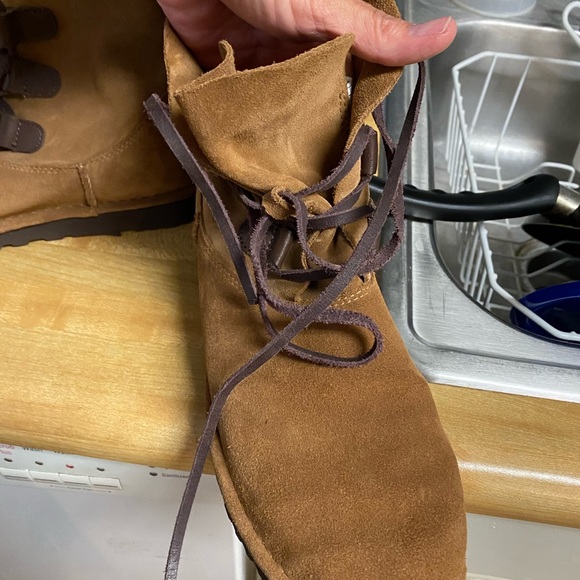 UGG women’s lace up boots - Picture 5 of 7